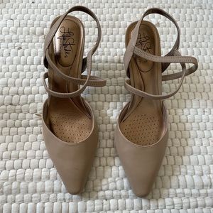 Life Stride tan pump heel size 9